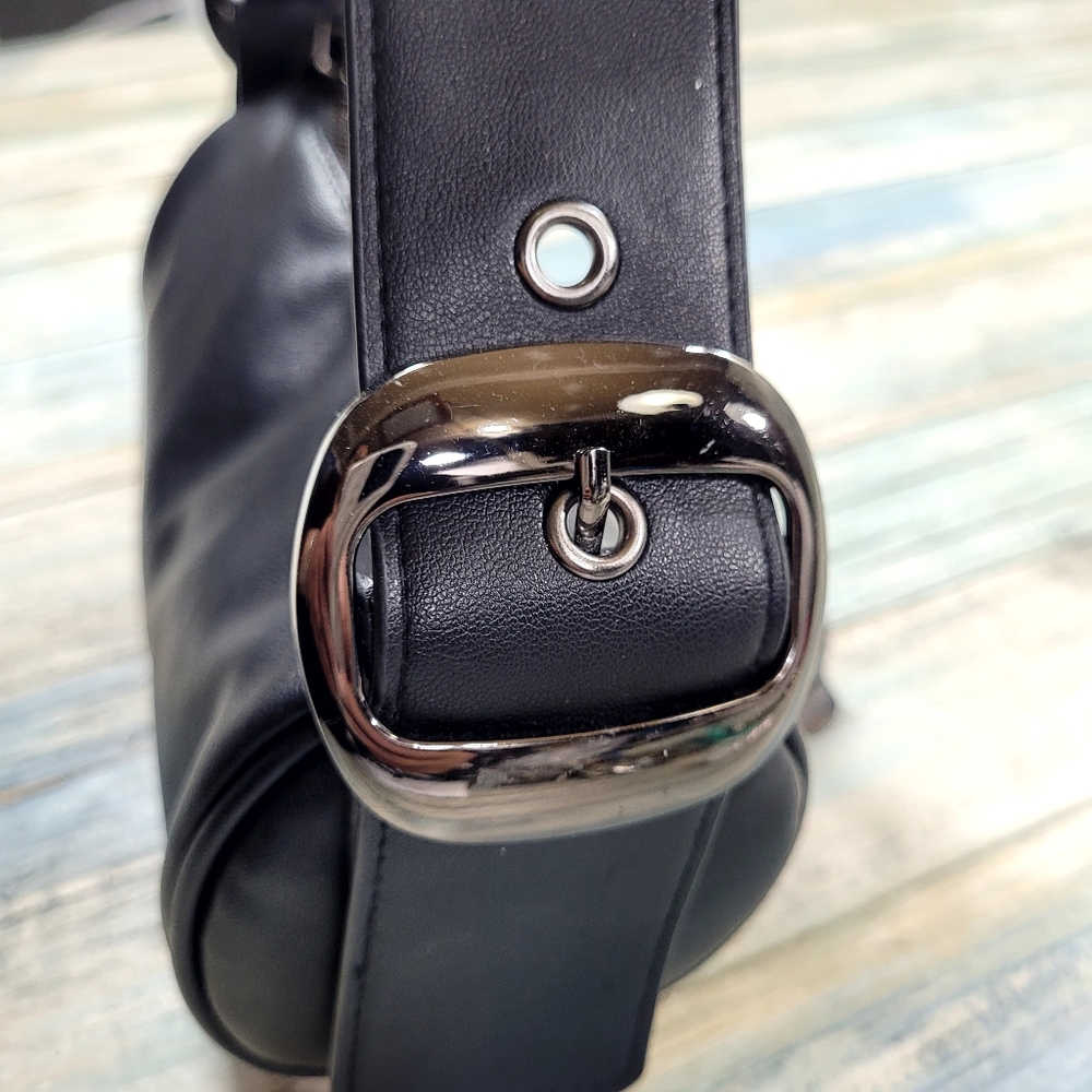 Elegant Black Shoulder Bag. - Picture 3 of 13
